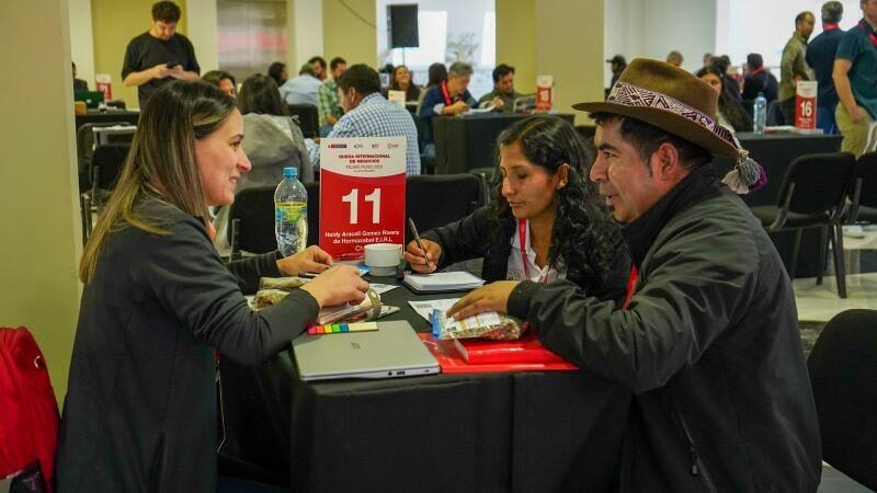 Fotografía real de ruedas de negocios